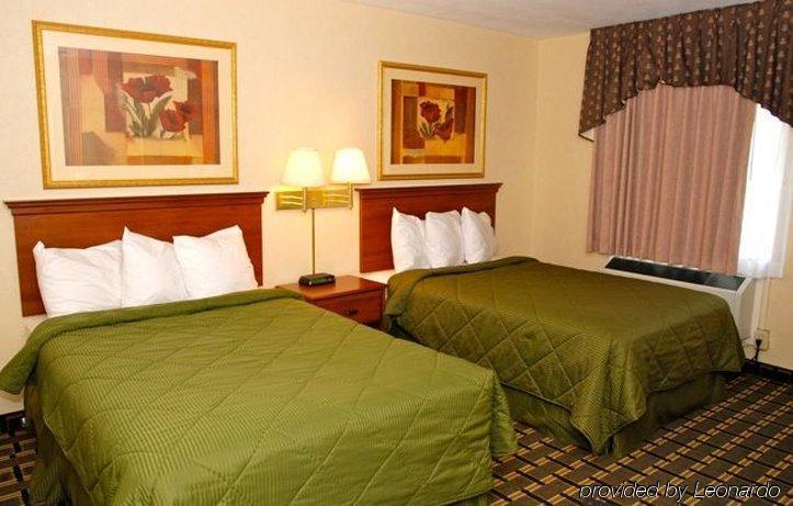 University Manor Inn Buffalo Room photo