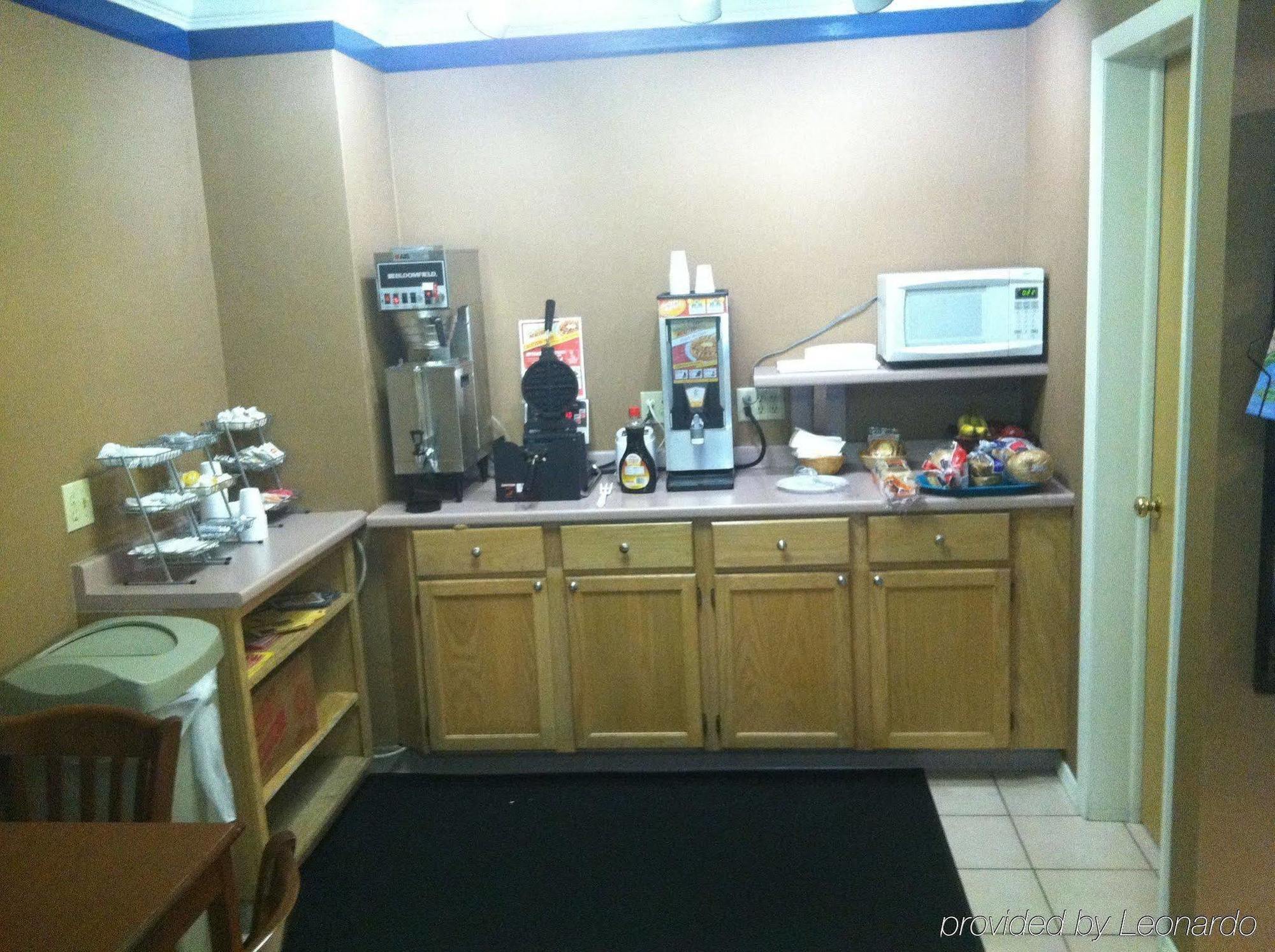 University Manor Inn Buffalo Restaurant photo